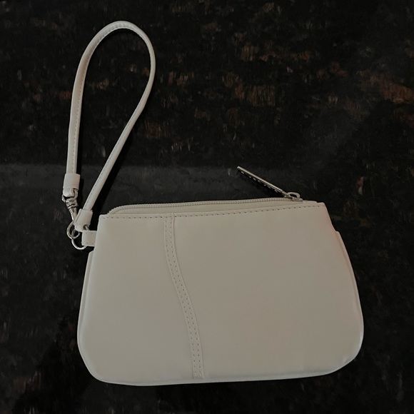 Ladies faux leather wristlet - Picture 10 of 11